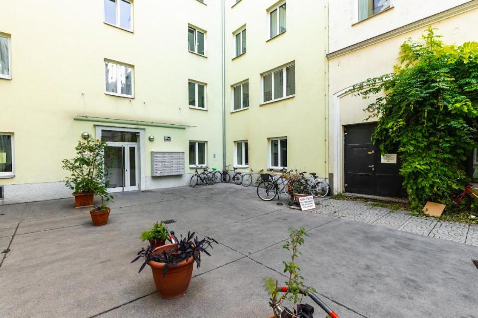 Authentic Apartment Next To Schwedenplatz Viena Exterior foto