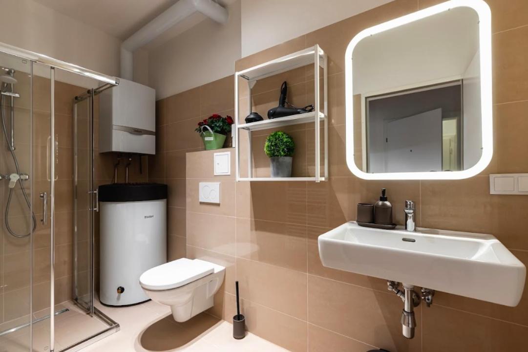 Authentic Apartment Next To Schwedenplatz Viena Exterior foto