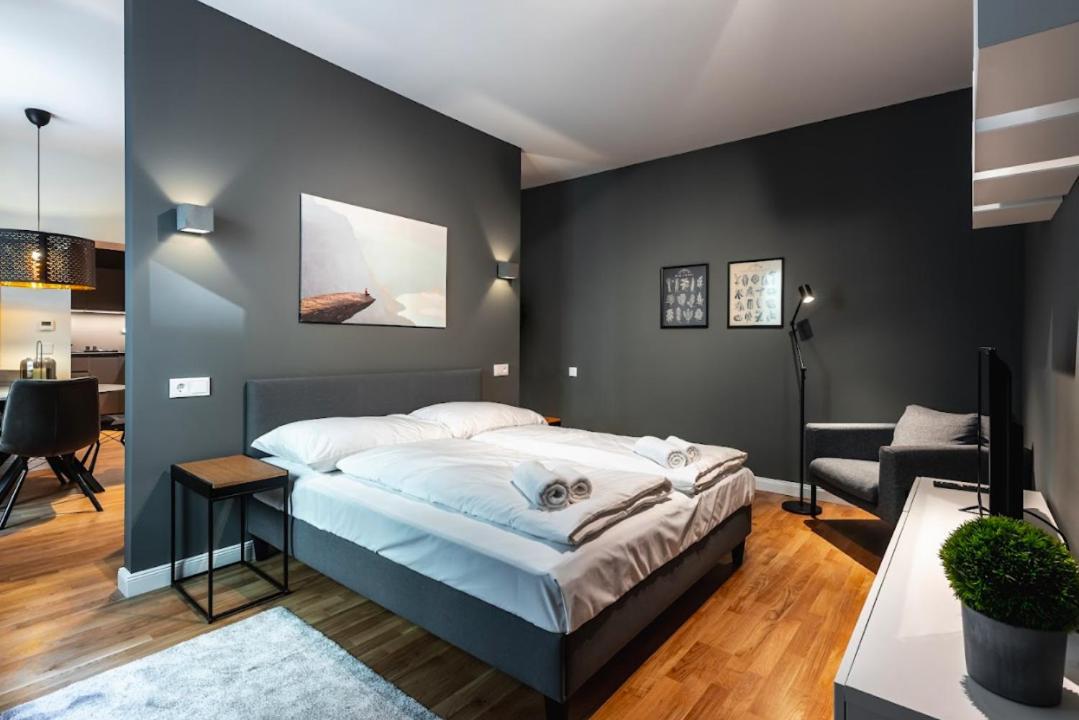 Authentic Apartment Next To Schwedenplatz Viena Exterior foto